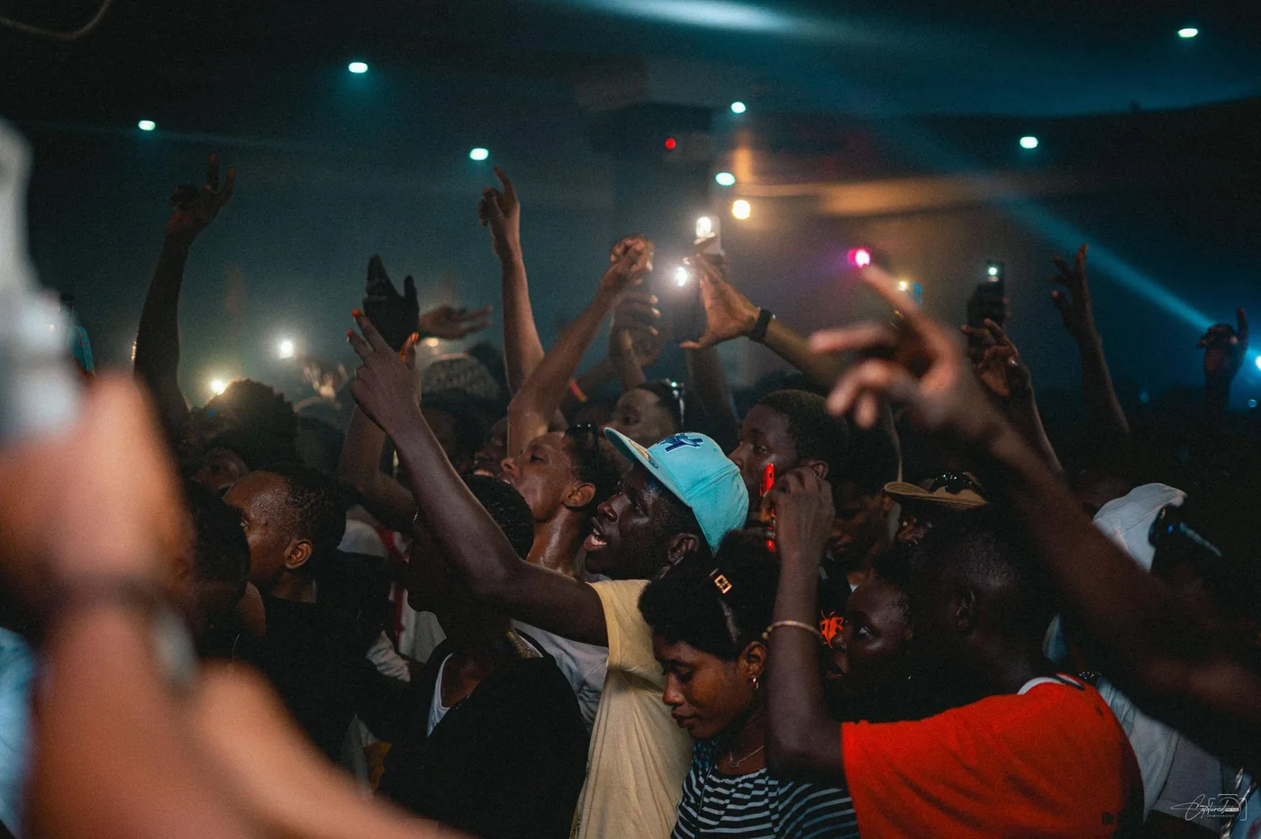 Real crowd at Club Lava